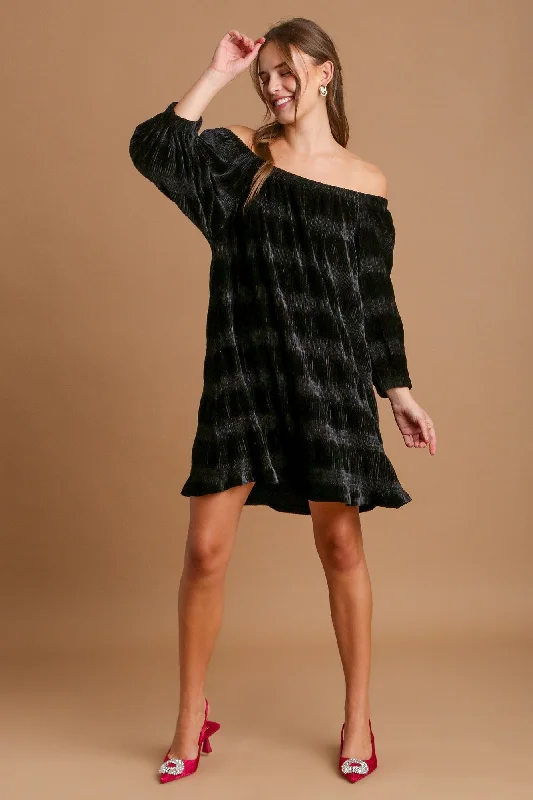 Mini dresses with ruched bodices for a feminine touch Black Off-Shoulder Velvet Mini Dress Mini dresses with ruched bodices for a feminine touch Black Off-Shoulder Velvet Mini Dress