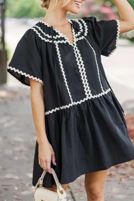 Midi dresses with printed lining for a hidden and stylish detail Ric-Rac Short Sleeve Mini Dress Midi dresses with printed lining for a hidden and stylish detail Ric-Rac Short Sleeve Mini Dress