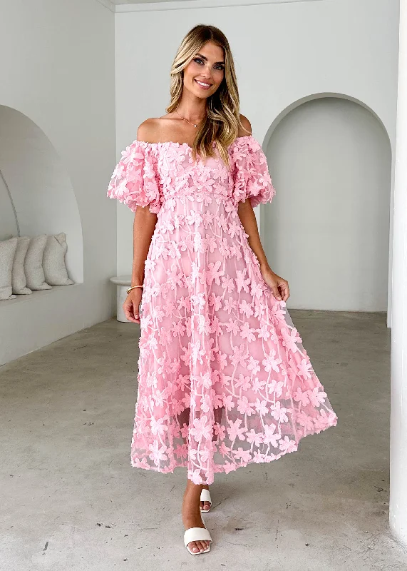 Midi dresses with ruffled sleeves for a more feminine and voluminous look Maliah Off Shoulder Midi Dress - Pink Lace Midi dresses with ruffled sleeves for a more feminine and voluminous look Maliah Off Shoulder Midi Dress - Pink Lace