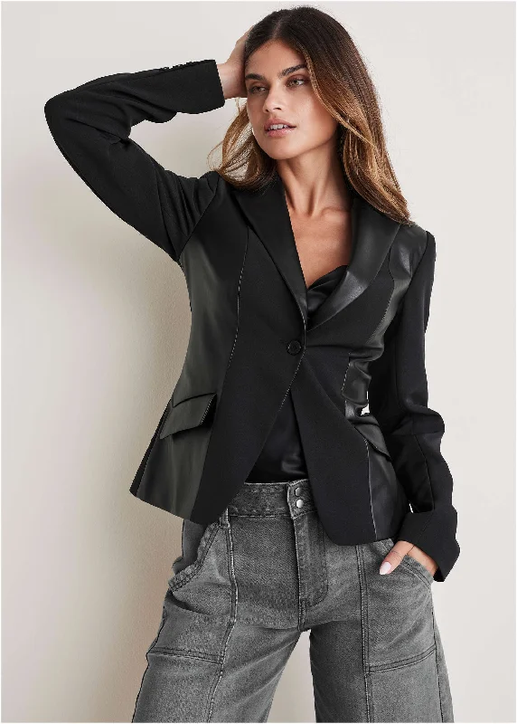 Oversized Women Sweater for a Cozy and Fashionable LookFaux Leather Detail Blazer - Black Oversized Women Sweater for a Cozy and Fashionable LookFaux Leather Detail Blazer - Black