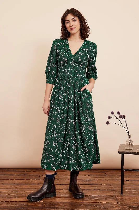 Halter Neck Women Dress to Show Off the Shoulders and NecklineHalter Neck Women Dress to Show Off the Shoulders and NecklineAmelia Woodland Walk Dress Halter Neck Women Dress to Show Off the Shoulders and NecklineHalter Neck Women Dress to Show Off the Shoulders and NecklineAmelia Woodland Walk Dress
