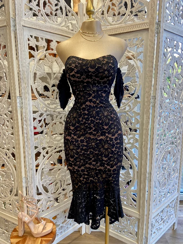 Shift Women Dress with a Simple and Classic Design for Everyday WearShift Women Dress with a Simple and Classic Design for Everyday WearBlack Lace Midi Dress Shift Women Dress with a Simple and Classic Design for Everyday WearShift Women Dress with a Simple and Classic Design for Everyday WearBlack Lace Midi Dress
