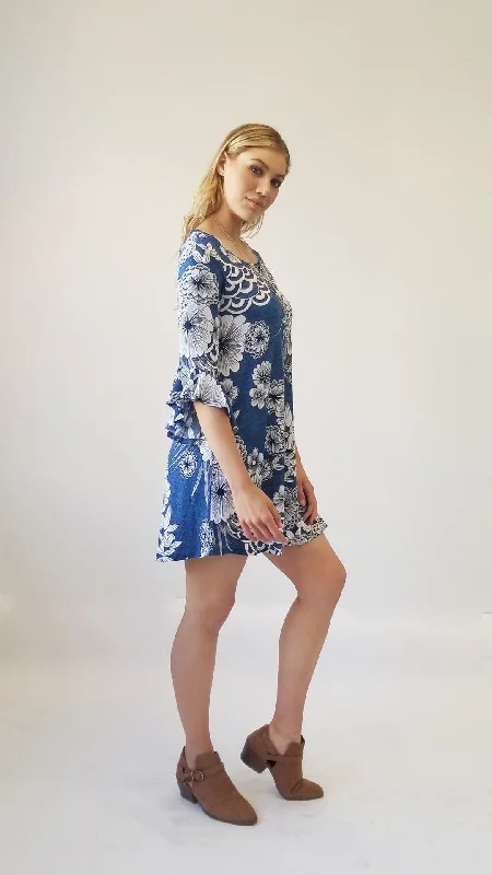 Mini Women Dress with a Short Hem for a Young and Trendy Style Mini Women Dress with a Short Hem for a Young and Trendy Style Floral puff print Mini Women Dress with a Short Hem for a Young and Trendy Style Mini Women Dress with a Short Hem for a Young and Trendy Style Floral puff print