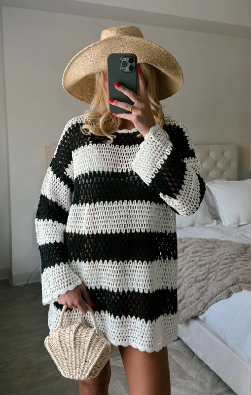 Halter Neck Women Dress to Show Off the Shoulders and NecklineHalter Neck Women Dress to Show Off the Shoulders and NecklinePaula Pullover ~ Cruise Stripe Halter Neck Women Dress to Show Off the Shoulders and NecklineHalter Neck Women Dress to Show Off the Shoulders and NecklinePaula Pullover ~ Cruise Stripe