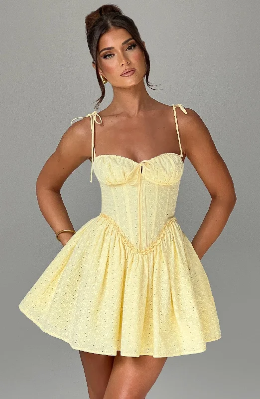 Backless Women Dress for a Sexy and Alluring Look at Evening EventsBackless Women Dress for a Sexy and Alluring Look at Evening EventsPhoebe Mini Dress - Lemon Backless Women Dress for a Sexy and Alluring Look at Evening EventsBackless Women Dress for a Sexy and Alluring Look at Evening EventsPhoebe Mini Dress - Lemon