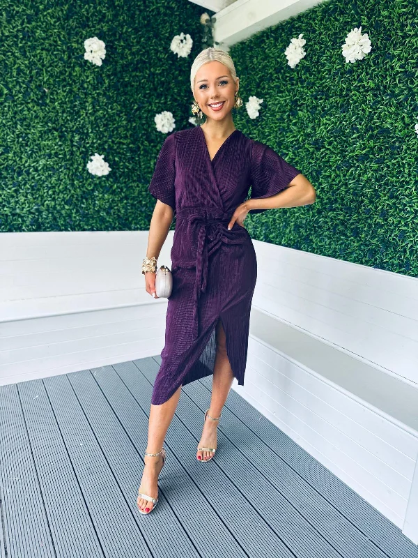 Plus Size Women Dress with a Flattering A - Line Cut for Comfort and StylePlus Size Women Dress with a Flattering A - Line Cut for Comfort and StyleTabby Ruched Plisse Midi Dress Plum