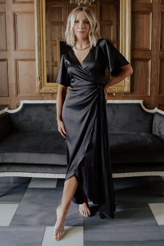 Strapless Women Dress with a Built - in Bra for Comfort and SupportStrapless Women Dress with a Built - in Bra for Comfort and SupportVara Satin Maxi Wrap Dress | Black Strapless Women Dress with a Built - in Bra for Comfort and SupportStrapless Women Dress with a Built - in Bra for Comfort and SupportVara Satin Maxi Wrap Dress | Black