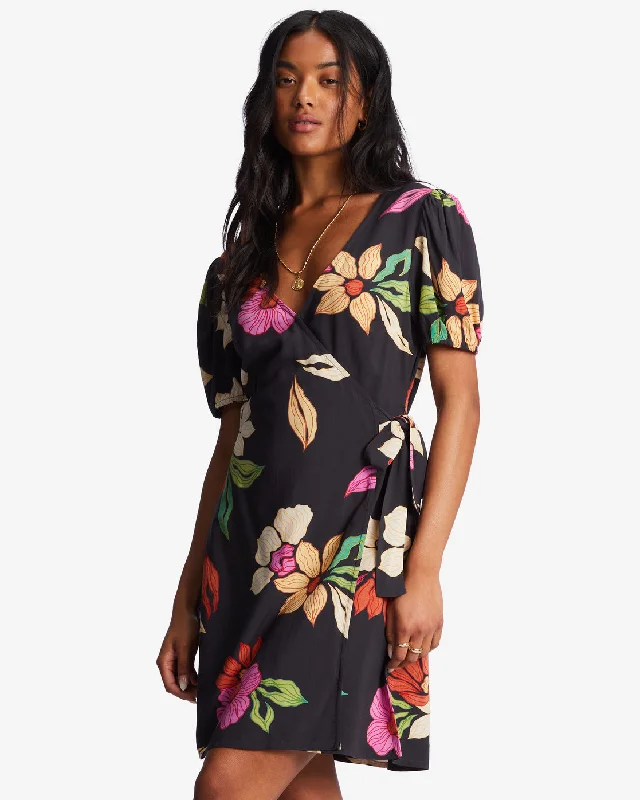 Sleeveless Women Dress in Bright Colors for Summer PartiesSleeveless Women Dress in Bright Colors for Summer PartiesHot Tropics Mini Wrap Dress - Black Pebble Sleeveless Women Dress in Bright Colors for Summer PartiesSleeveless Women Dress in Bright Colors for Summer PartiesHot Tropics Mini Wrap Dress - Black Pebble