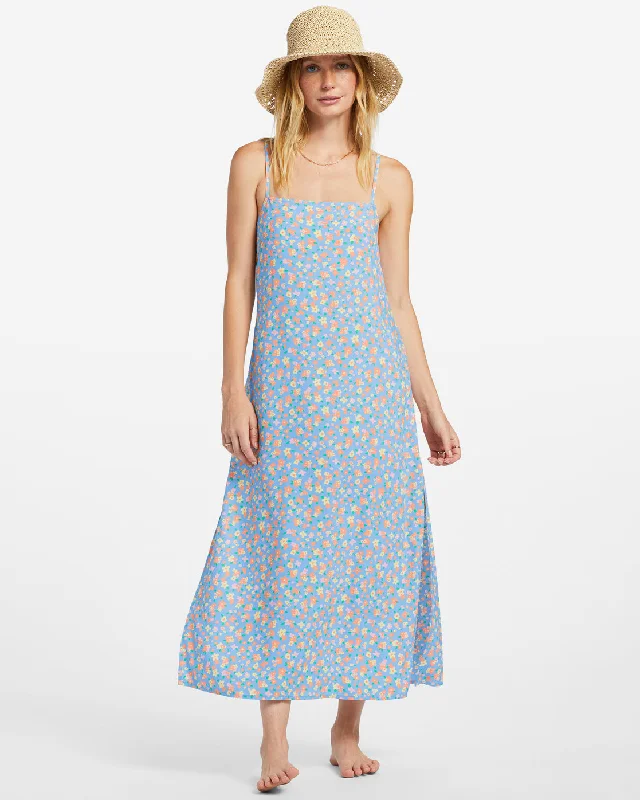 Mini Women Dress with a Short Hem for a Young and Trendy StyleMini Women Dress with a Short Hem for a Young and Trendy StyleWeekend Waves Midi Dress - Summer Sky Mini Women Dress with a Short Hem for a Young and Trendy StyleMini Women Dress with a Short Hem for a Young and Trendy StyleWeekend Waves Midi Dress - Summer Sky