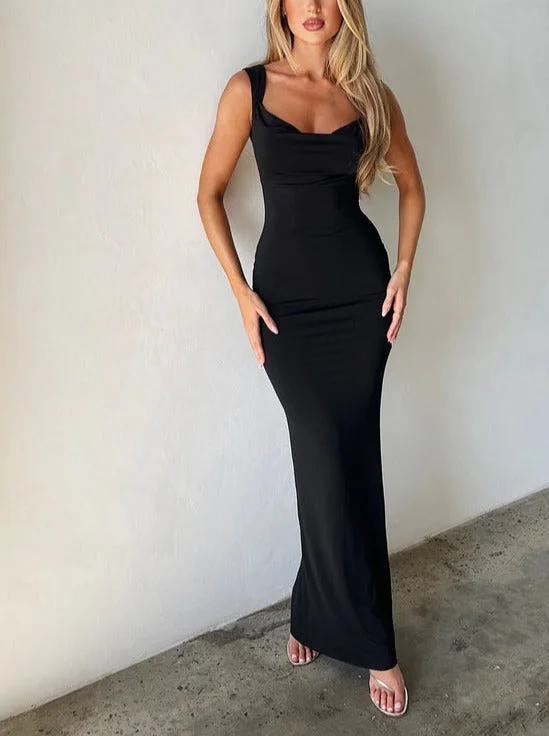 Backless Women Dress for a Sexy and Alluring Look at Evening EventsBackless Women Dress for a Sexy and Alluring Look at Evening EventsValencia Maxi dress in black