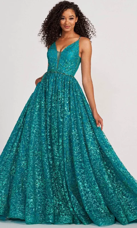 Mermaid - Style Women Dress with a Fitted Silhouette for Special OccasionsMermaid - Style Women Dress with a Fitted Silhouette for Special OccasionsColette for Mon Cheri CL2016 - Sleeveless V-Neck Prom Gown