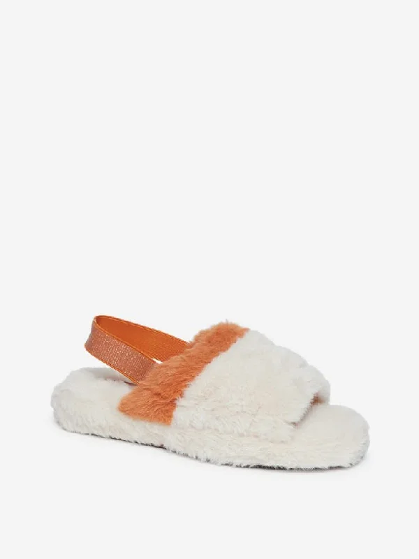 Solid Color Women Shorts in Bright Hues for a Bold StatementLUNA BLU Beige Faux-Fur Slides Solid Color Women Shorts in Bright Hues for a Bold StatementLUNA BLU Beige Faux-Fur Slides