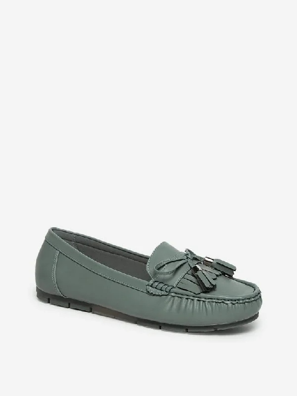 Leather Look Women Shorts for an Edgy and Chic StyleLUNA BLU Green Tassel Design Loafers Leather Look Women Shorts for an Edgy and Chic StyleLUNA BLU Green Tassel Design Loafers