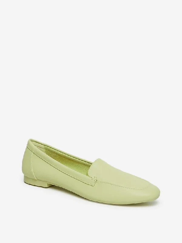 Embroidered Women Shorts with Intricate DesignsLUNA BLU Mint Loafers