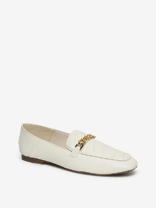 Twill Women Shorts with a Smooth Texture and DurabilityLUNA BLU Off White Chain Design Loafers Twill Women Shorts with a Smooth Texture and DurabilityLUNA BLU Off White Chain Design Loafers