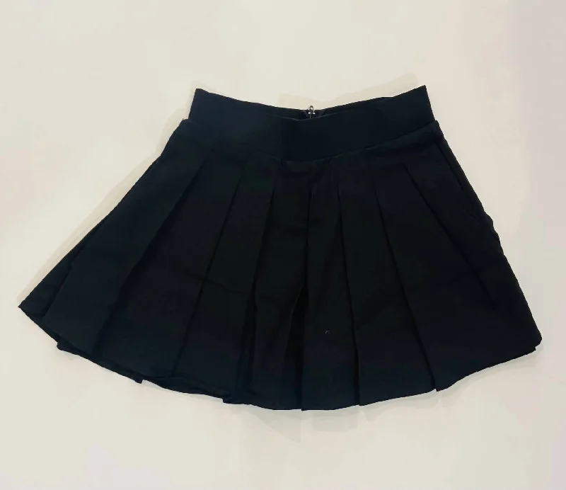 Patterned Geometric Women Shorts for a Modern AppealSharon Pleated Pocket Skort In Black Patterned Geometric Women Shorts for a Modern AppealSharon Pleated Pocket Skort In Black