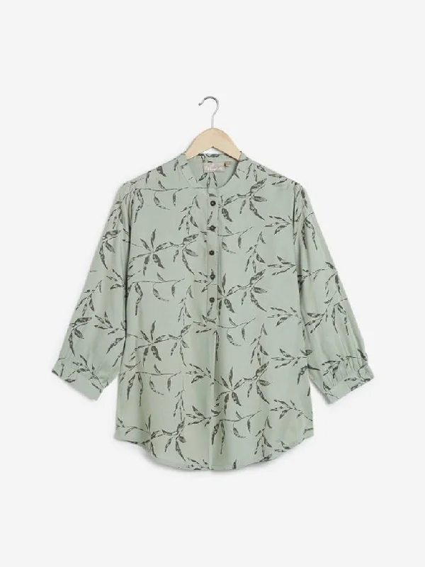 Tie - Waist Women Shorts for a Customizable FitUtsa Sage Green Leaf Print A-line Ethnic Top Tie - Waist Women Shorts for a Customizable FitUtsa Sage Green Leaf Print A-line Ethnic Top