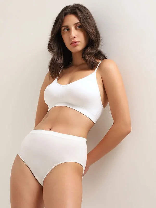 Cuffed Women Shorts for a Laid - Back and Trendy LookWunderlove White Seamfree Bralette Cuffed Women Shorts for a Laid - Back and Trendy LookWunderlove White Seamfree Bralette