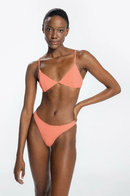 Tie - side bikini bottoms for an adjustable and stylish fitNew Wave Curve Top