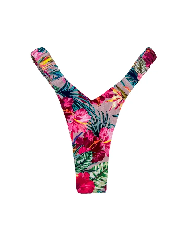 String bikini for a minimalistic and sexy beach styleTAHITI SCRUNCHIE V BOTTOM